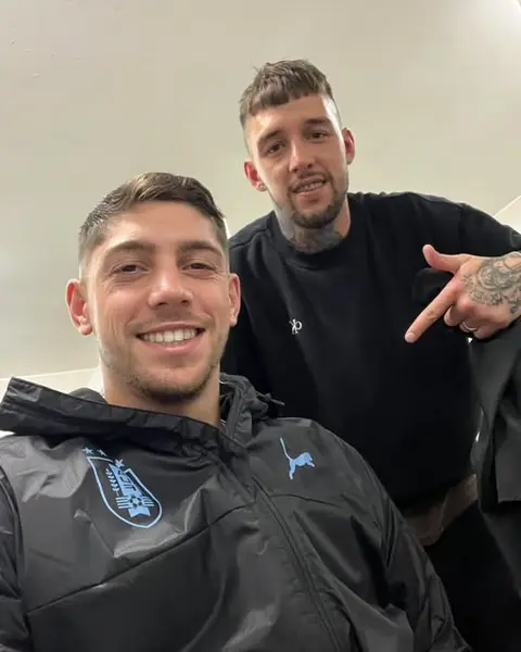Selfie sonriente después de un corte